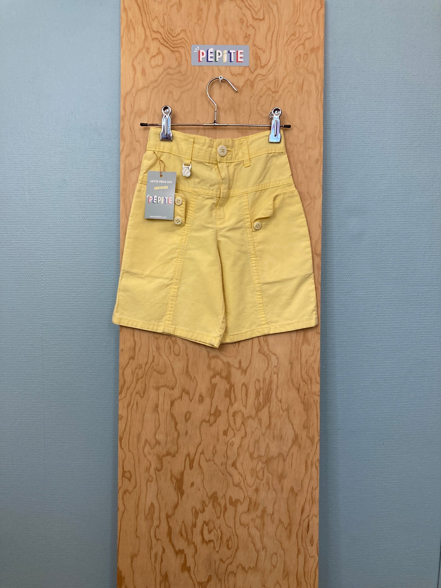 Short jaune