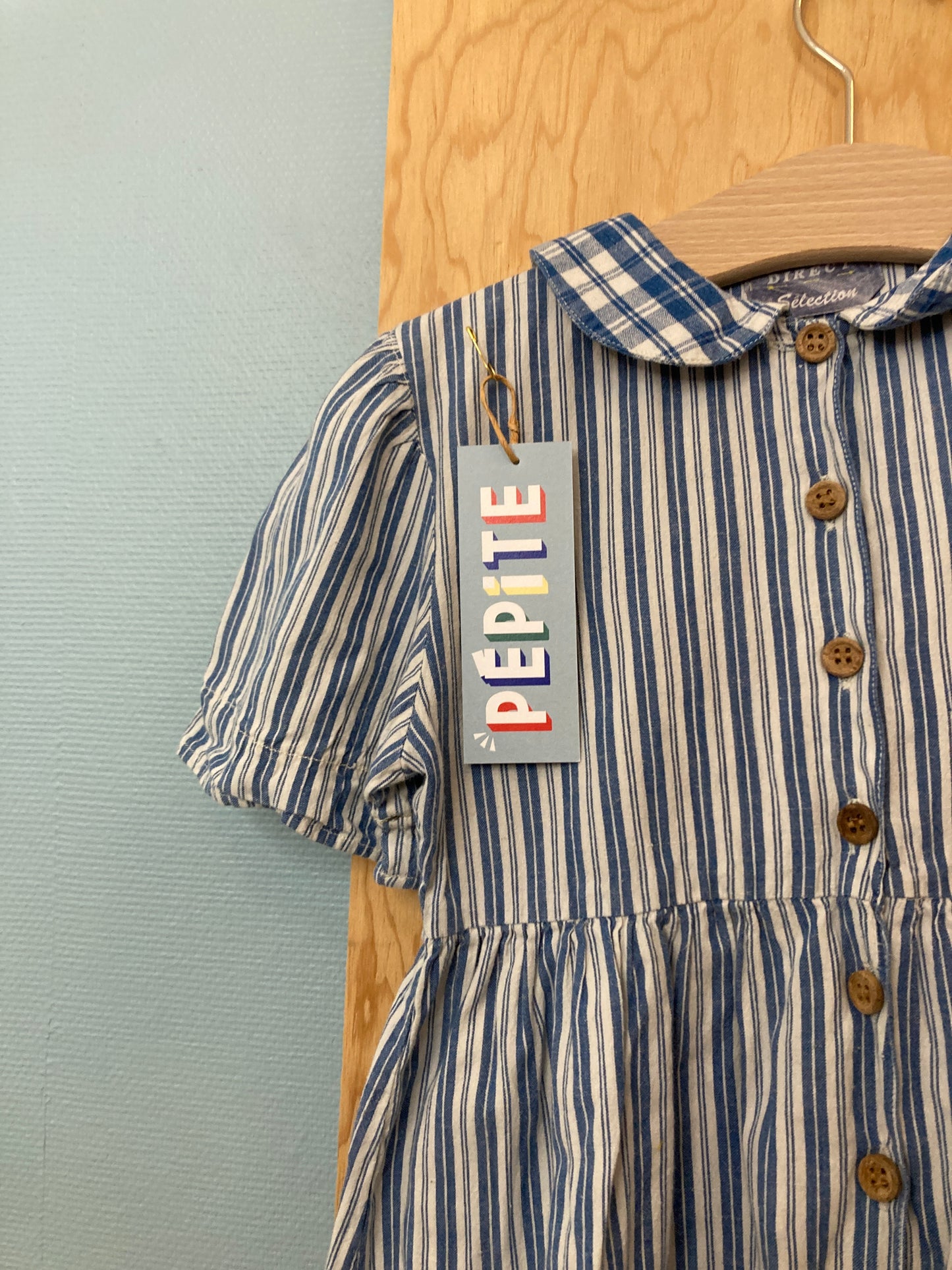 Robe bleue rayée
