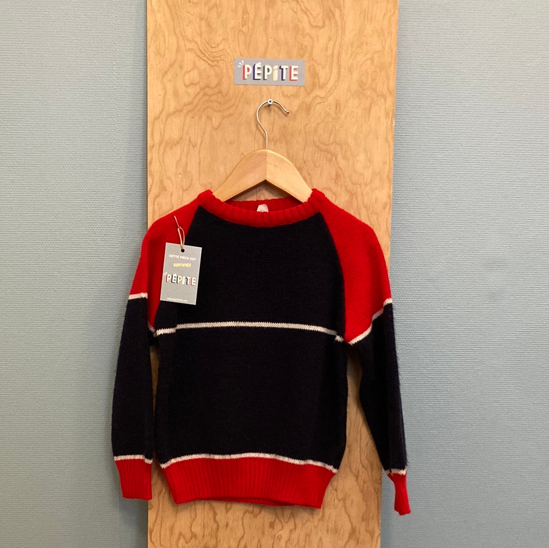 Pull bleu marine et rouge