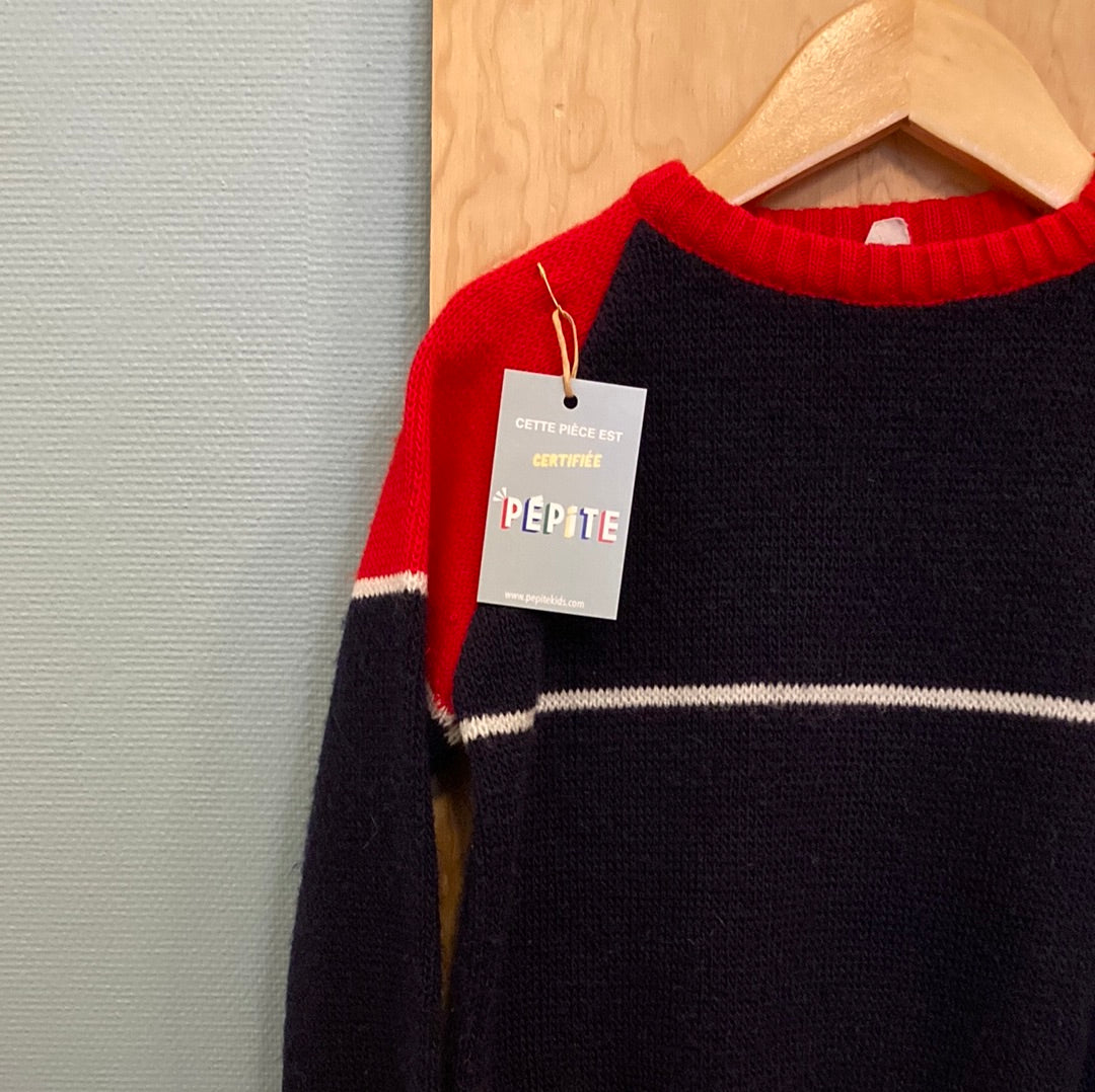 Pull bleu marine et rouge