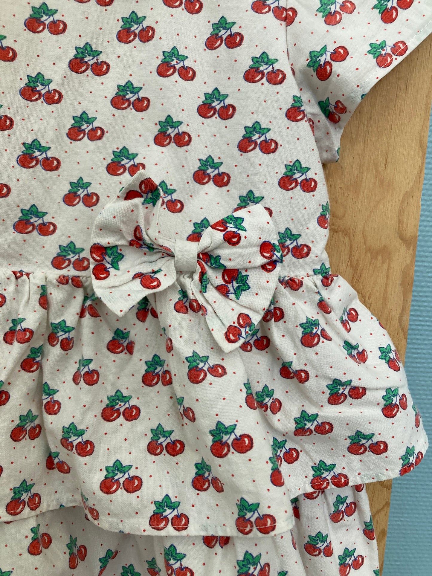 Robe cerise Col claudine