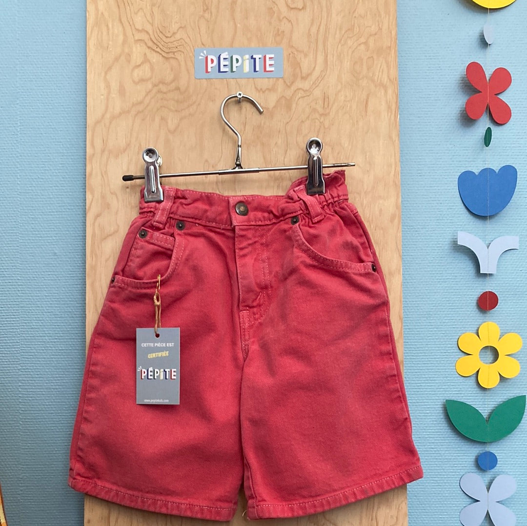 Short Levi’s rouge
