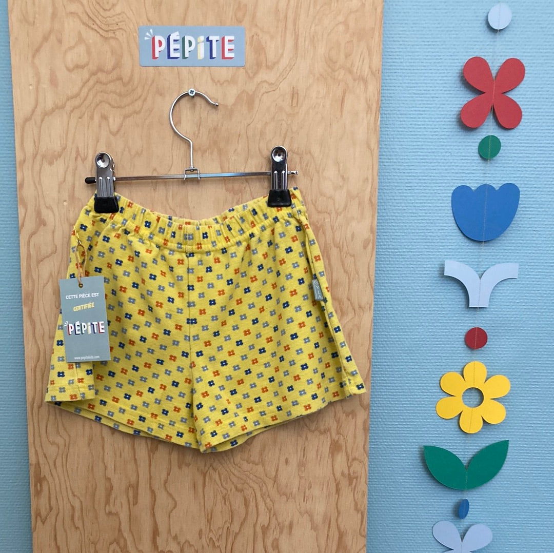 Short jaune fleuri