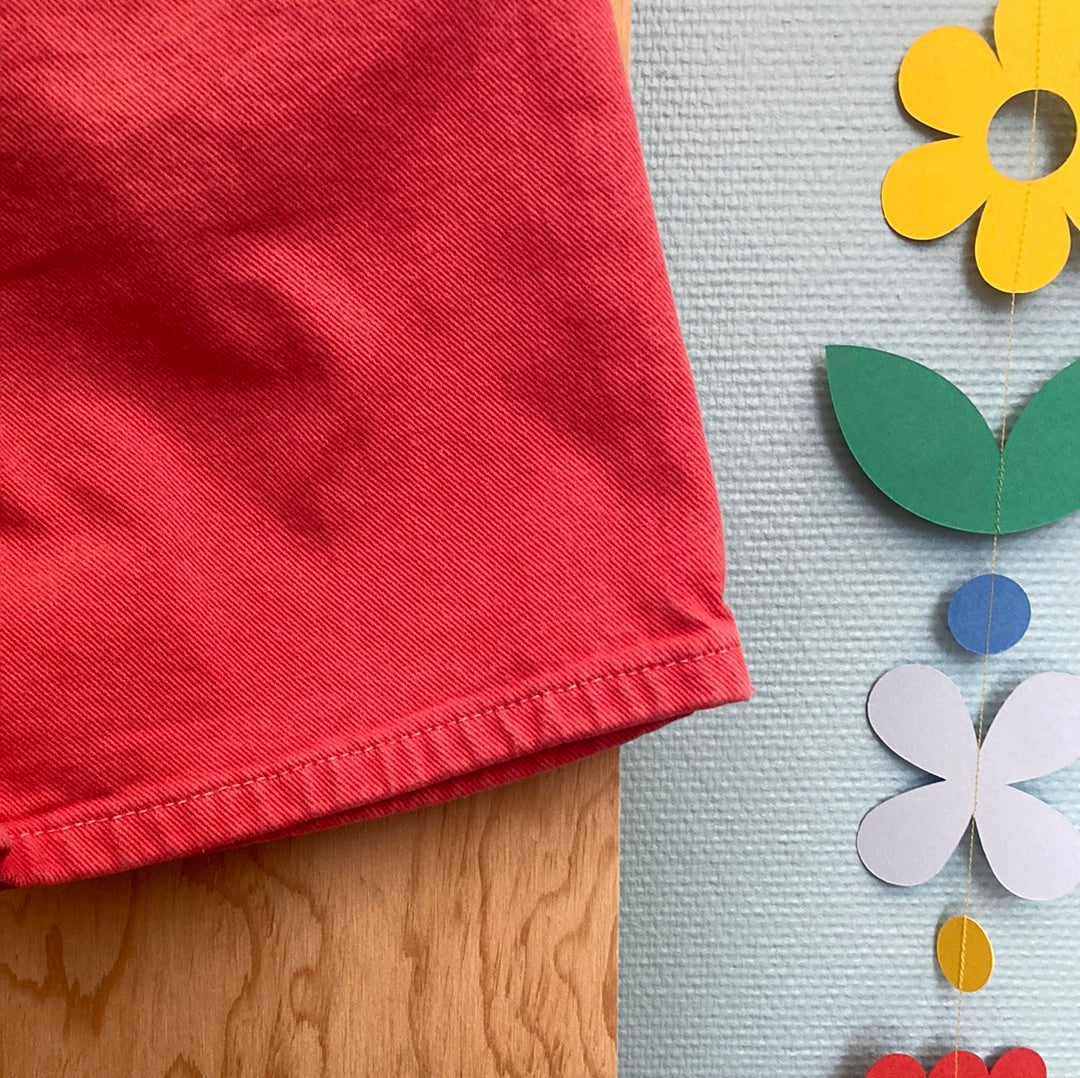 Short Levi’s rouge