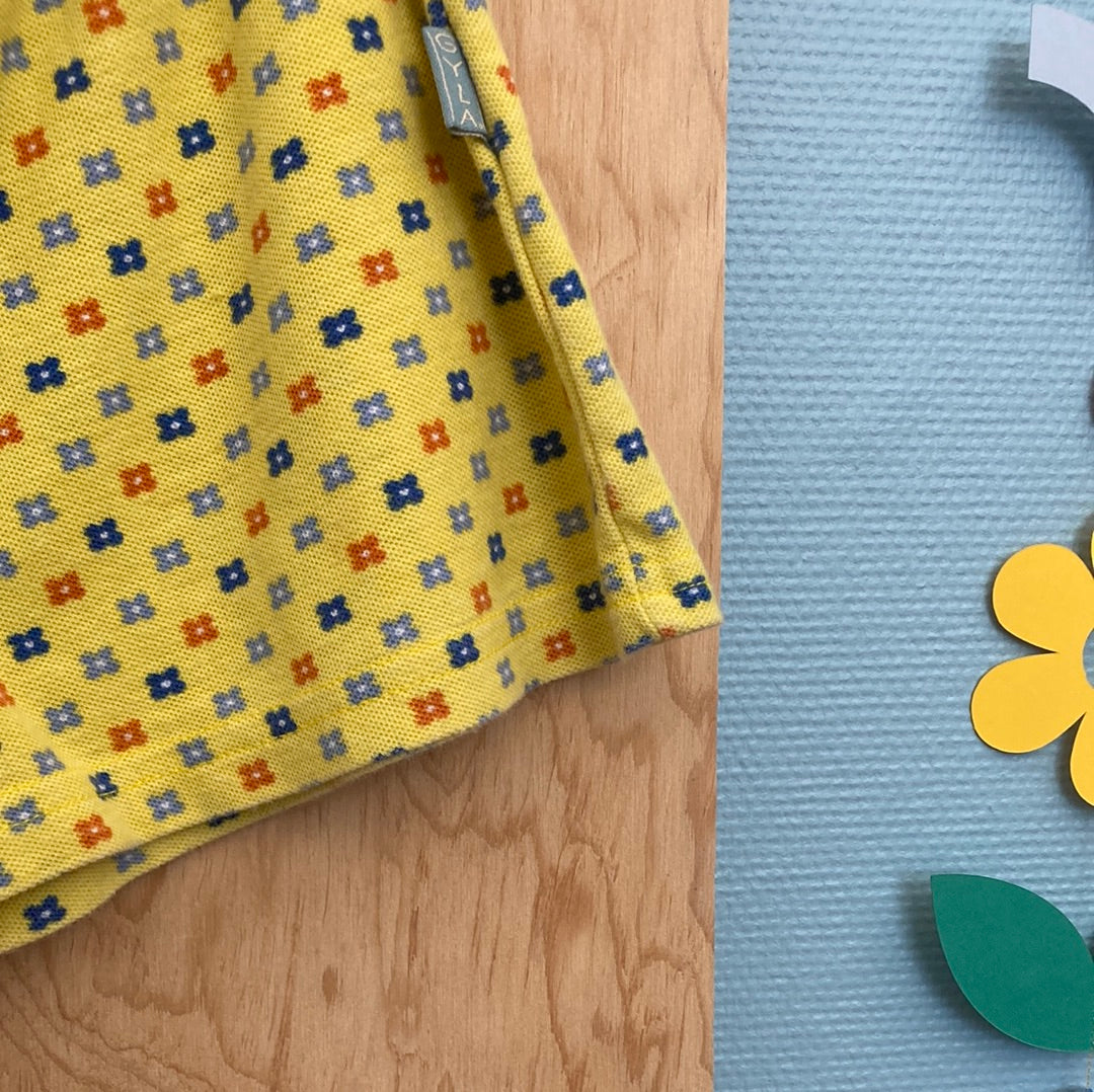 Short jaune fleuri
