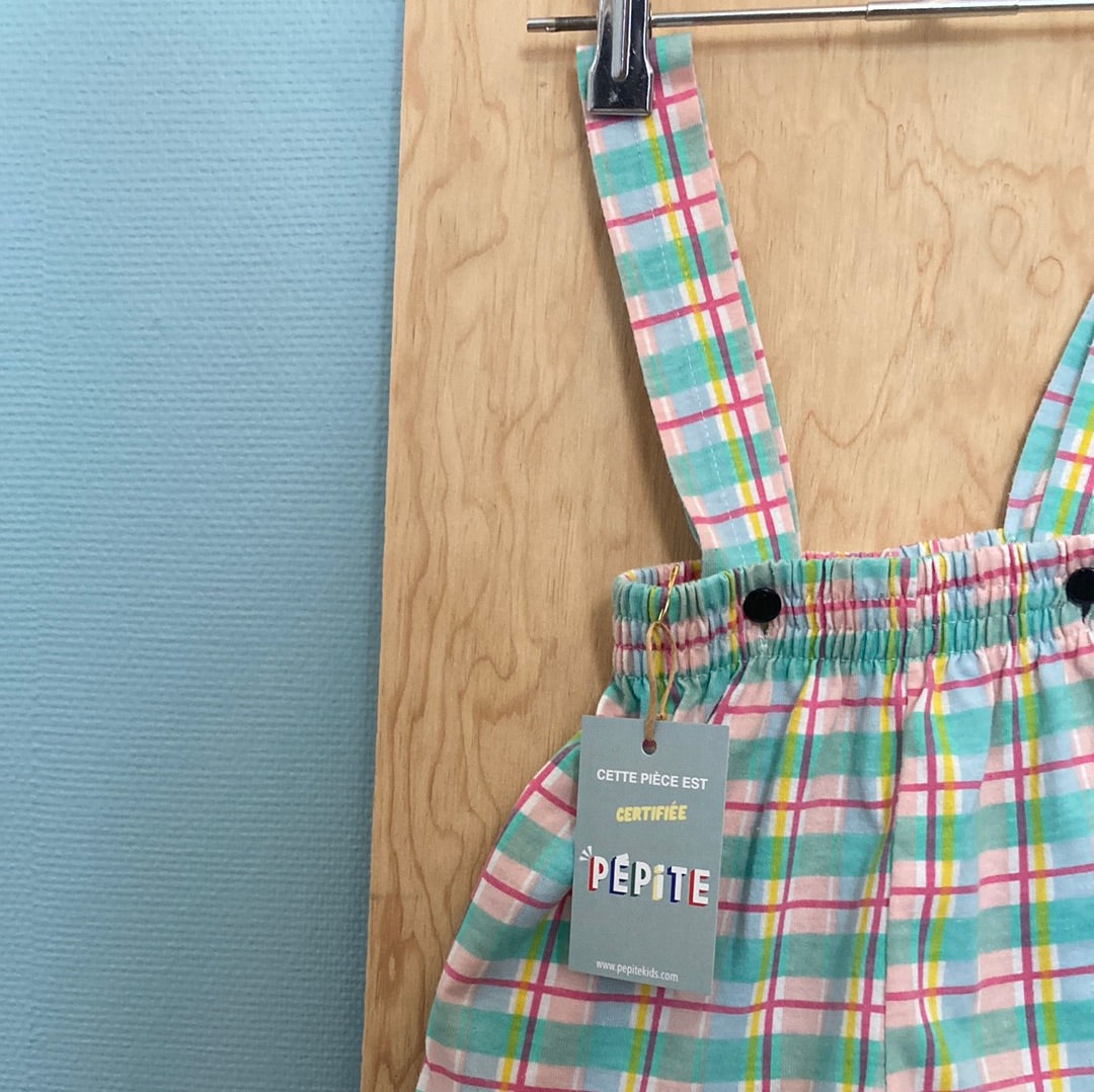 Short à bretelles à carreaux
