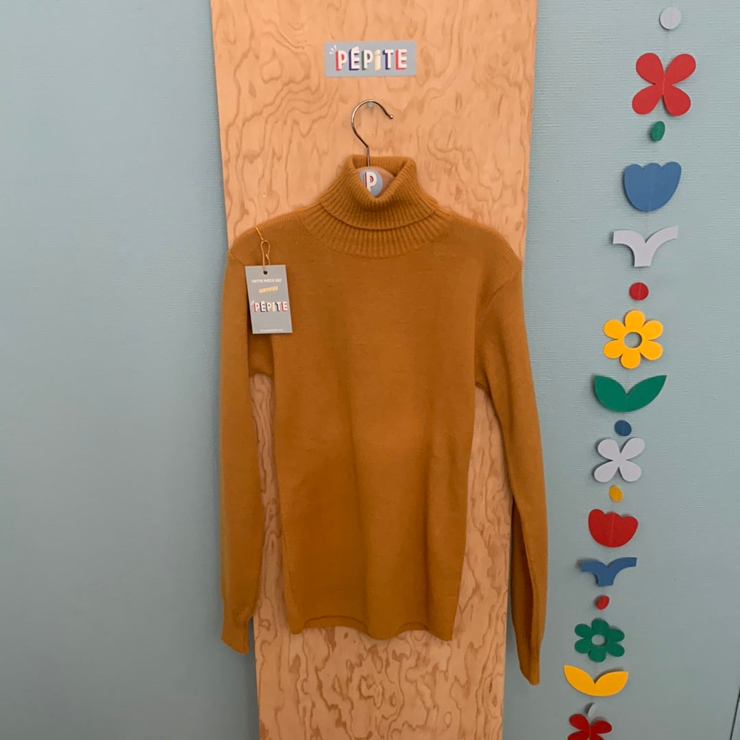 Pull col roulé
