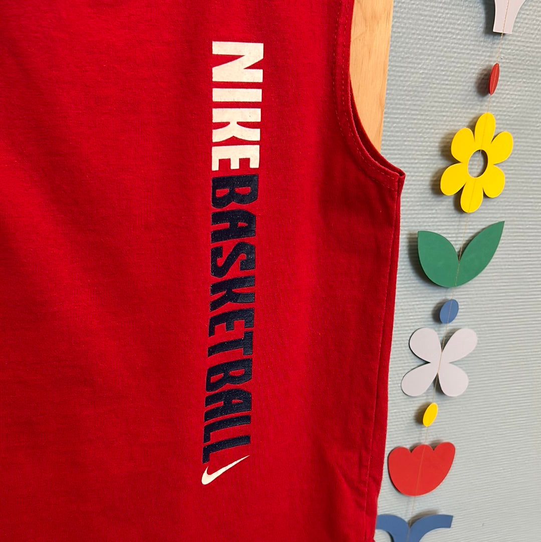 Teesh Nike basket